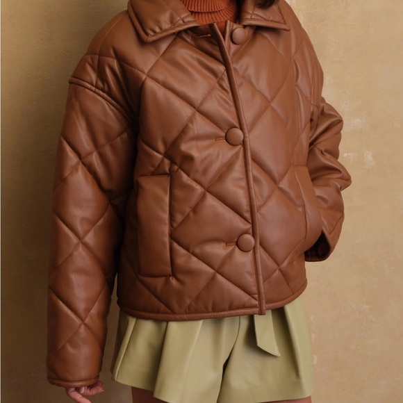 Elie Elie Tahari. Faux leather quilted coat featuring drop shoulder sleeves - Picture 2 of 6